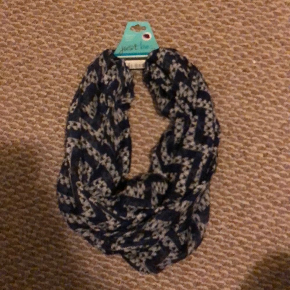Infinity Scarf - Picture 1 of 2
